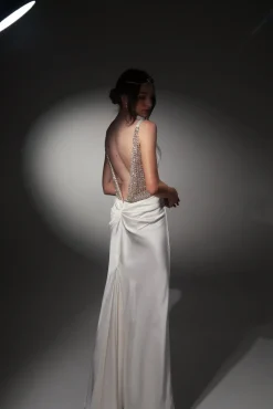 Elaris Dress In White-Silver