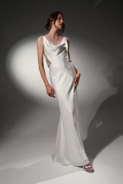 Elaris Dress In White-Silver