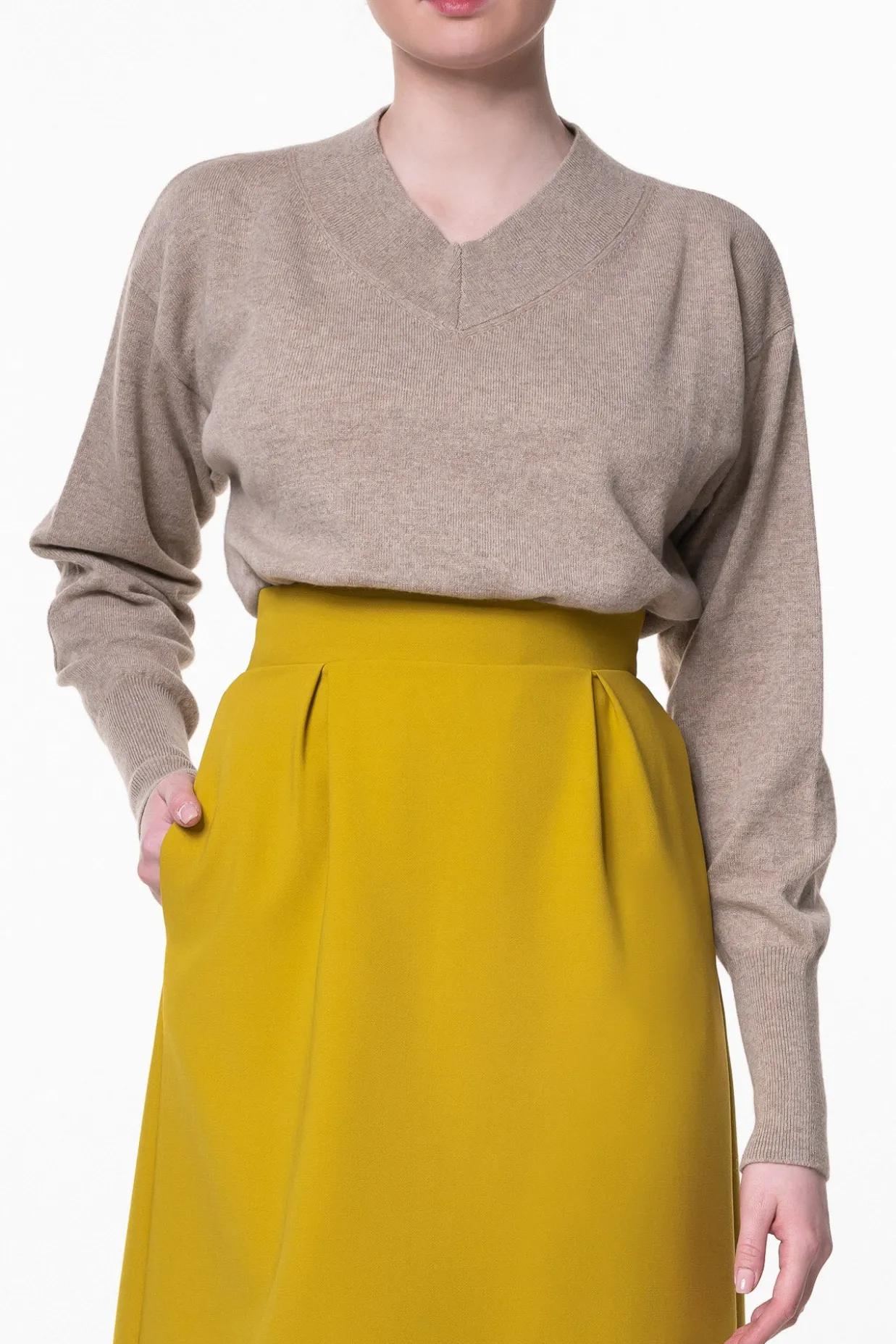 Huda V-Neck Cashmere Sweater In Sesame